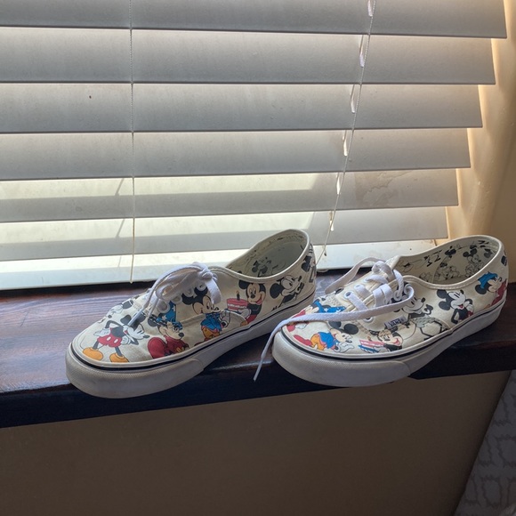 Vans - Picture 4 of 6